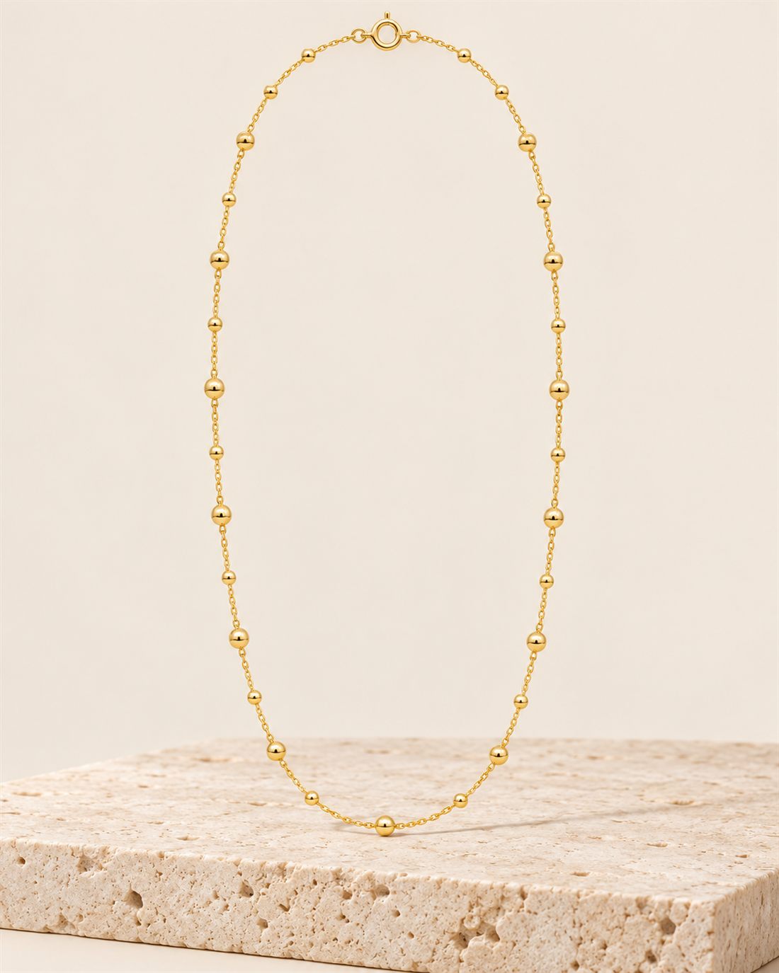 Cadena con bolitas de plata con baño de oro, bolitas de 2 mm