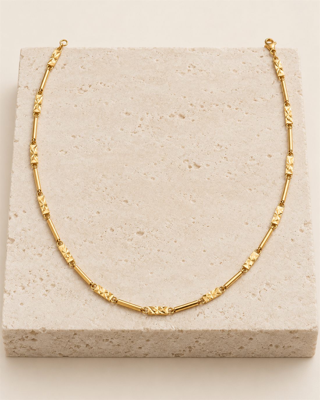 Collar de tubos y placas de plata con baño de oro, montado, listo para llevar