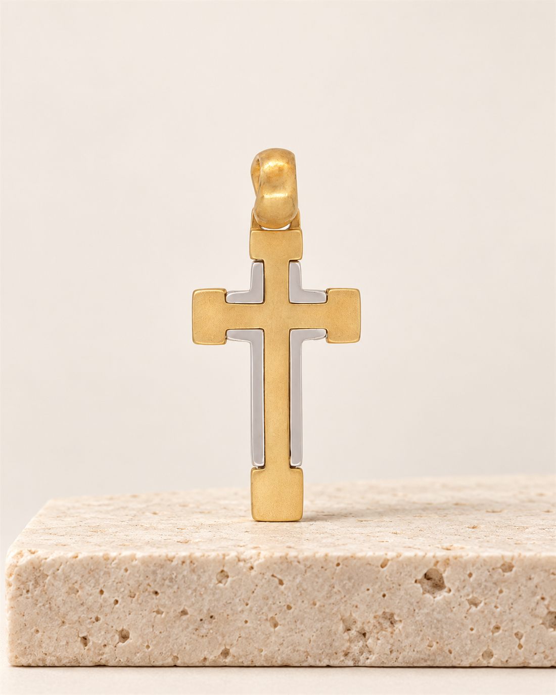Cruz bicolor de oro 18k, 33 x 17,3 mm