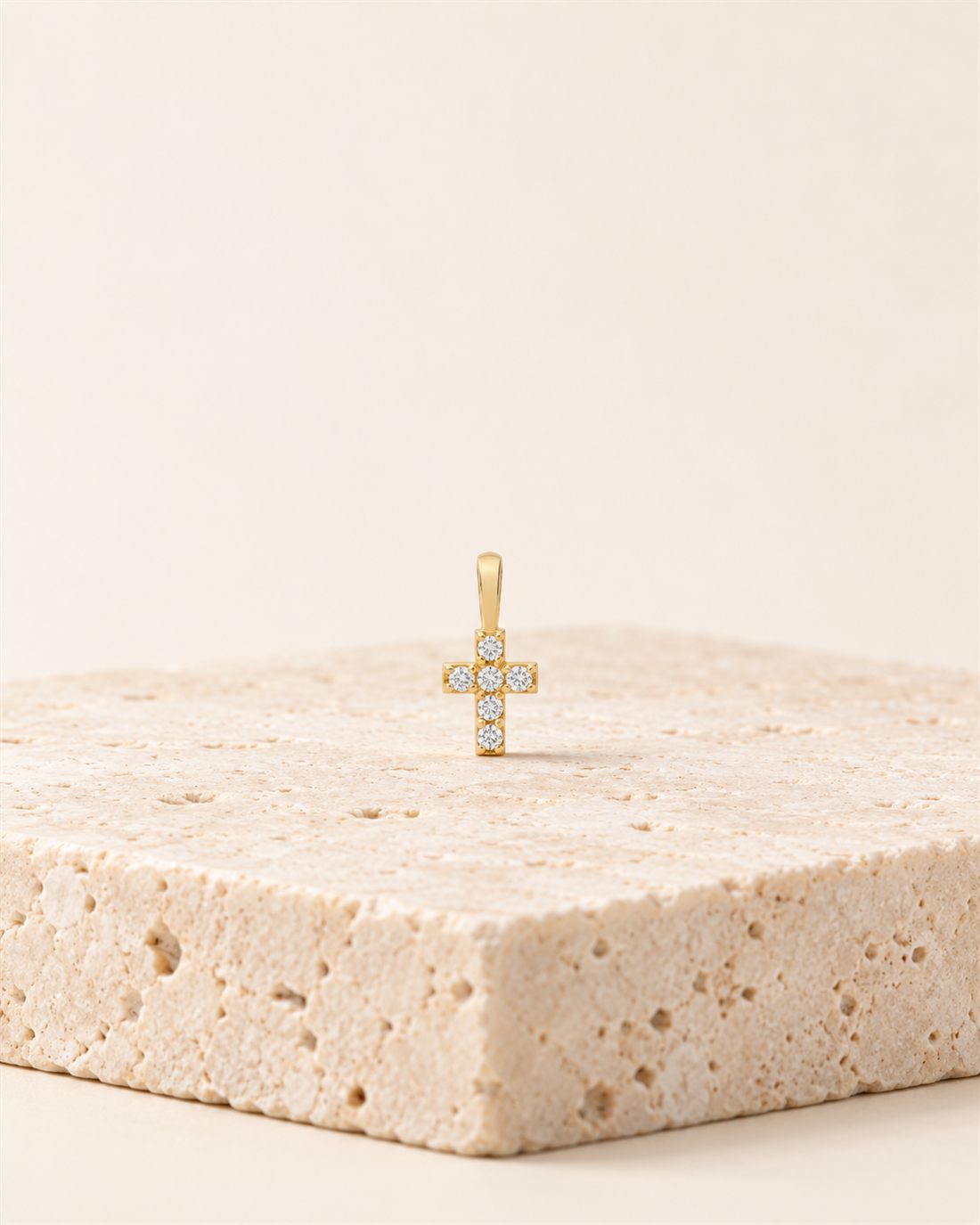 Cruz de oro 18k con brillantes, 10 x 4,7 mm