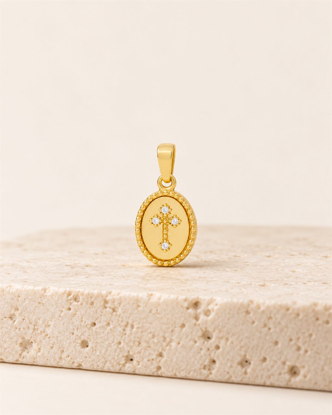 Cruz mini de oro 18k, 10 x 7,8 mm
