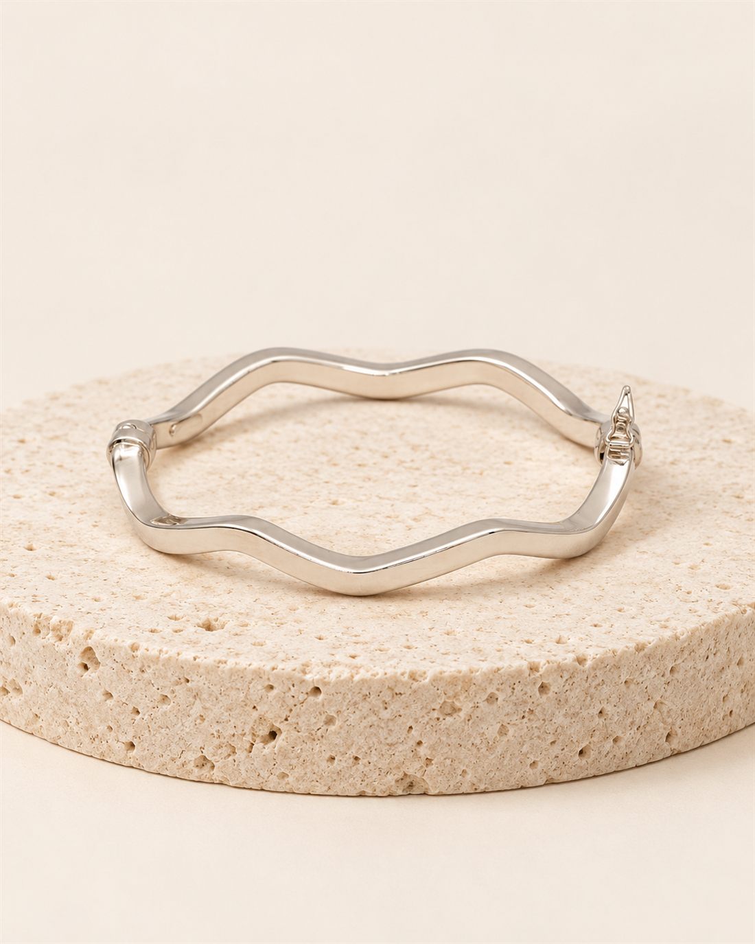 Esclava ondulada de plata, 70 x 59 mm