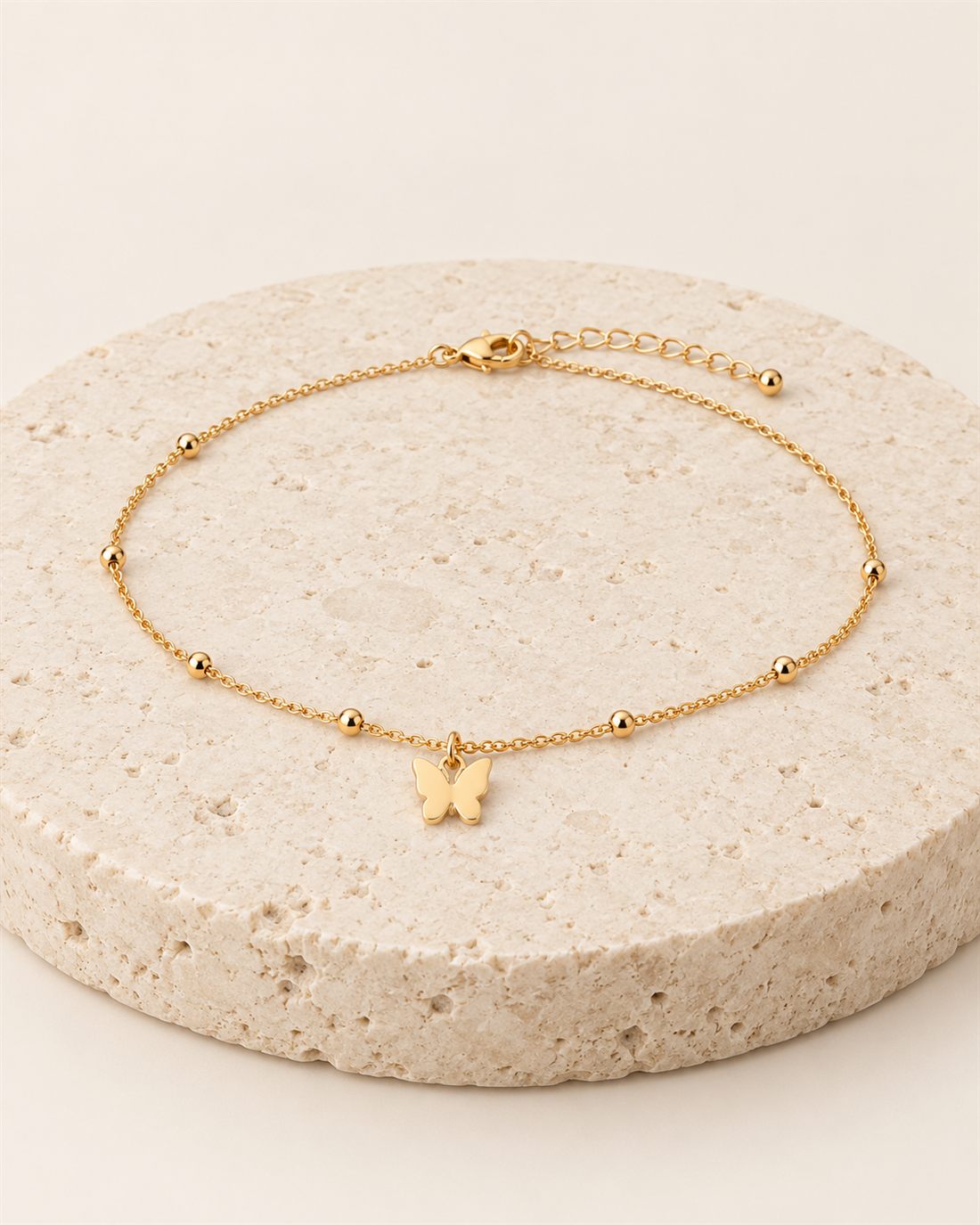 Tobillera de bolitas con mariposa y baño de oro, largo 22 + 3 cm