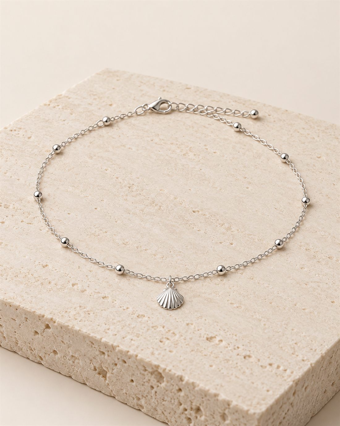 Tobillera de bolitas de plata con concha, largo 23 + 3 cm