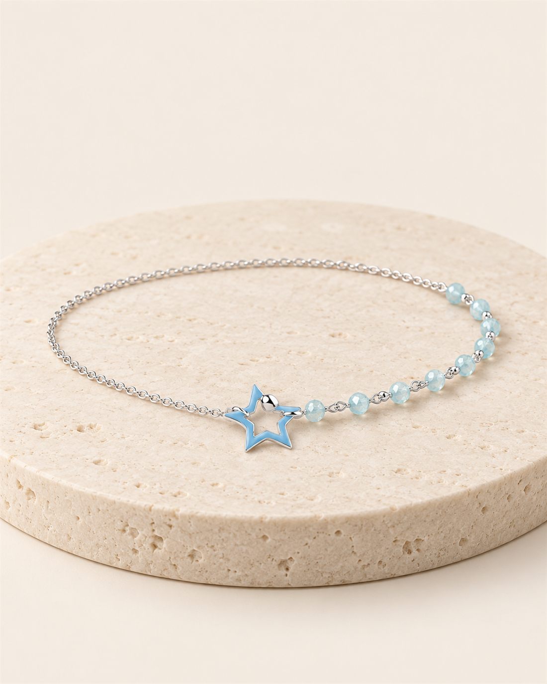 Tobillera de plata con estrella y bolitas azules, cadena rosario