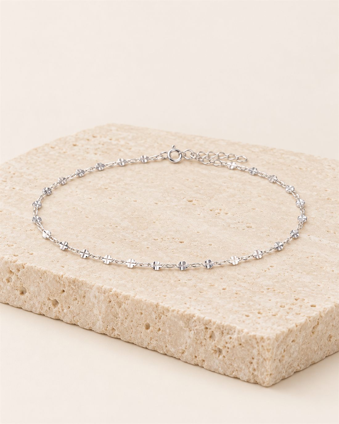 Tobillera de plata con tréboles, largo 21 + 5 cm