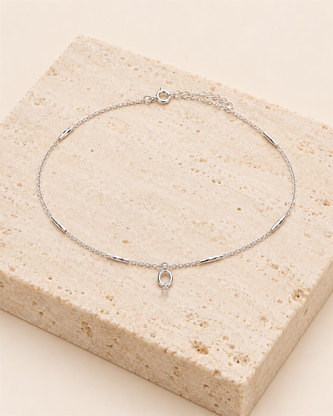 Tobillera de plata con tubitos y anilla, largo 23 + 3 cm