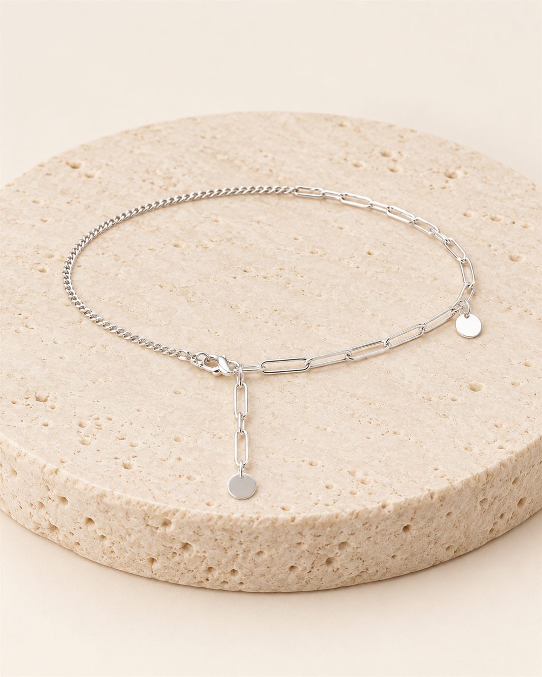 Tobillera doble de plata con plaquitas, largo 27 cm